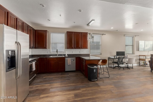 Building Photo - 610 E Roosevelt St