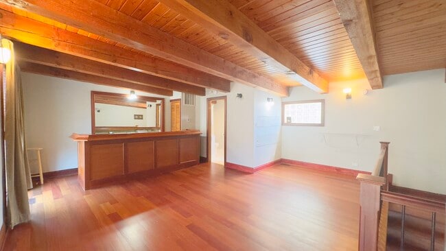 Building Photo - 1745 W Cornelia Ave