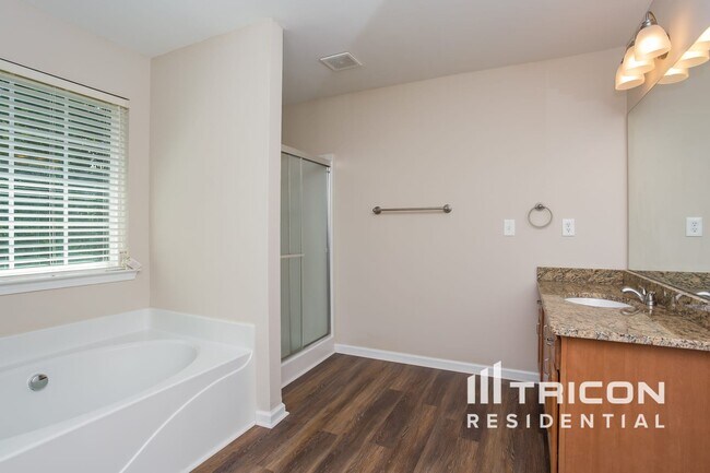 Building Photo - 130 Creek Way