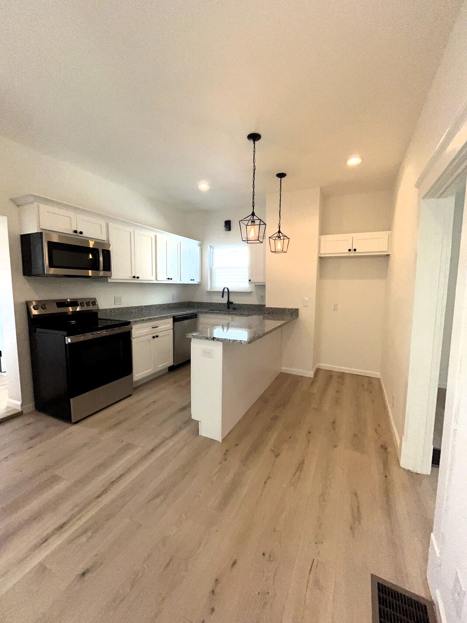 Building Photo - 5902 Nashville Ave