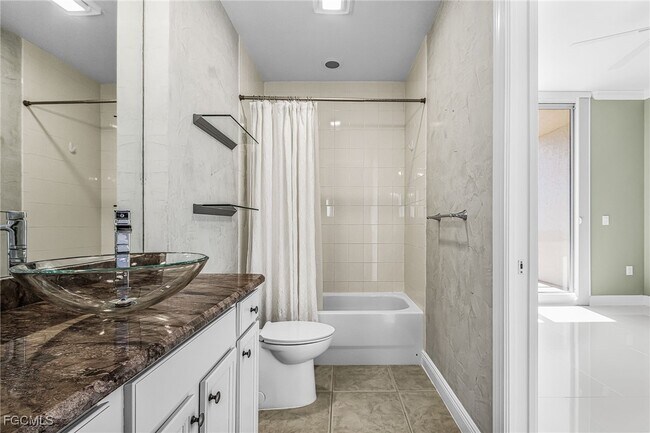 Building Photo - 2104 W First St