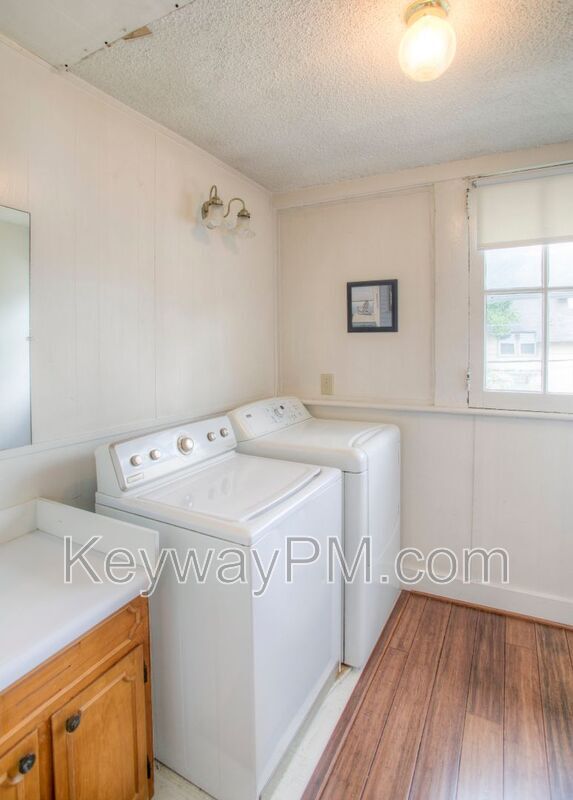 Building Photo - 250 Ellis St