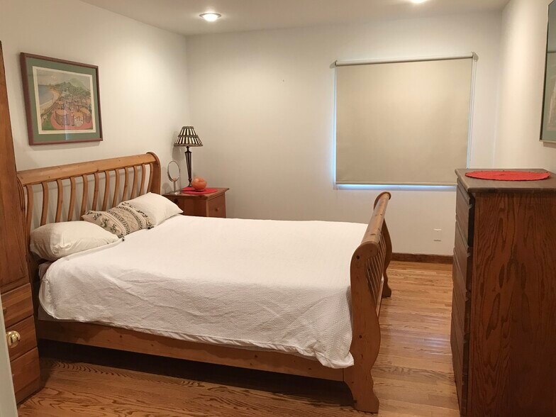 Building Photo - 6000 Bixby Village Dr