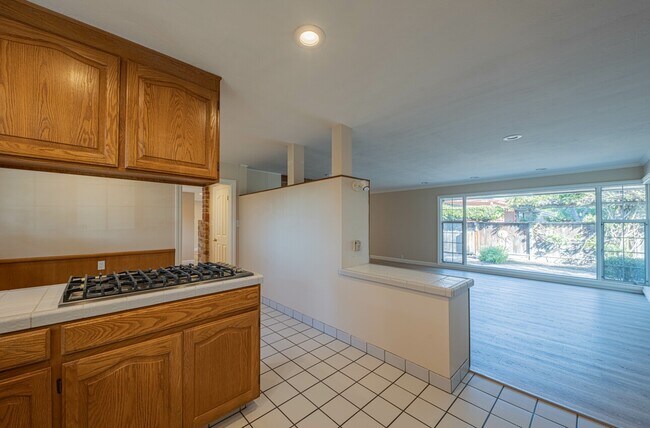 Building Photo - 509 Manor Dr
