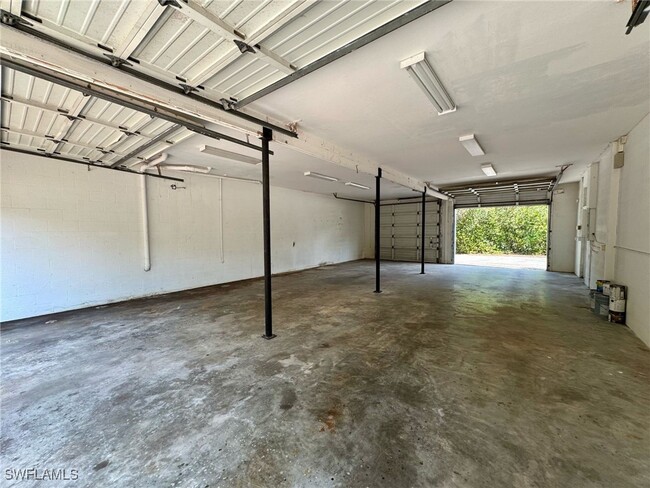 Building Photo - 6560 Sandalwood Ln