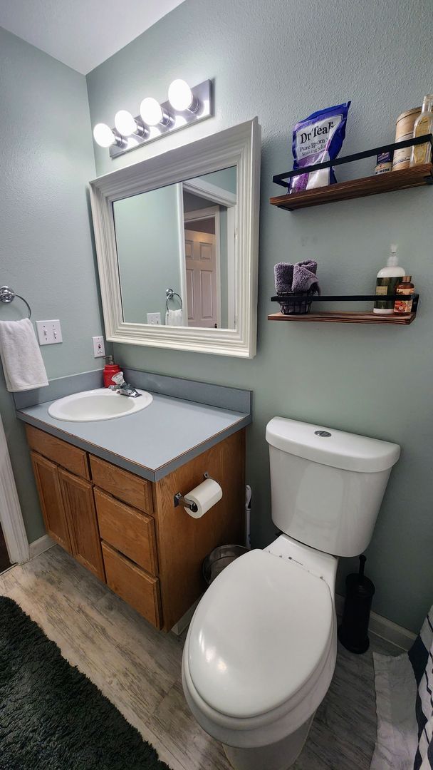 Building Photo - Updated 3 Bedroom Home Located in SW Lebanon