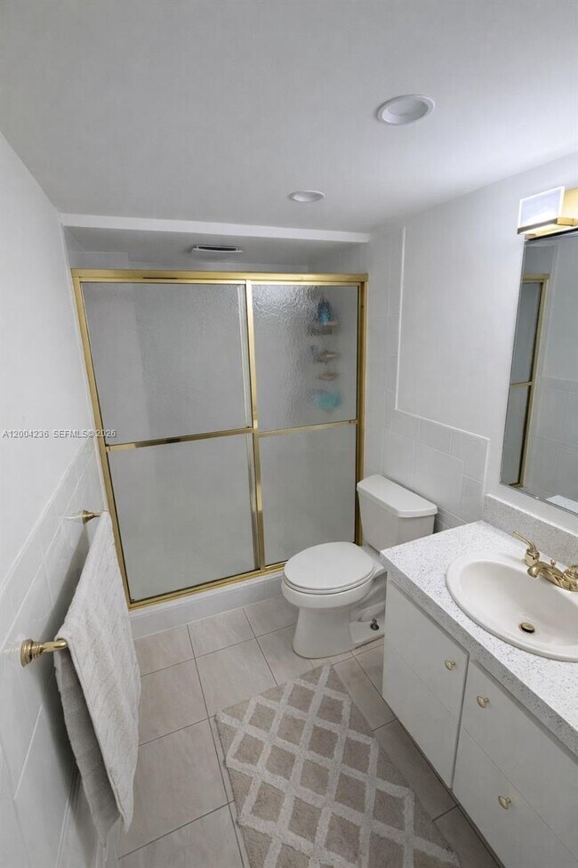 Building Photo - 1175 NE Miami Gardens Dr