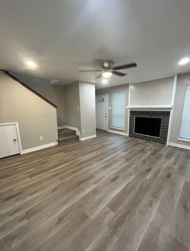 Building Photo - 3901 Woodchase Dr