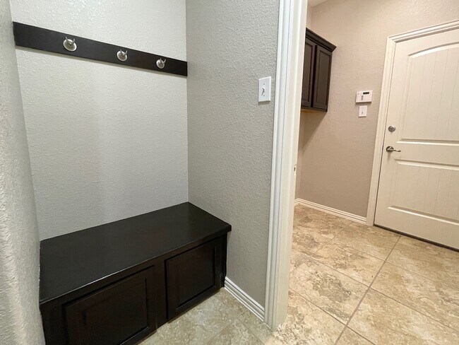 Building Photo - 11 Silver Arrow Court