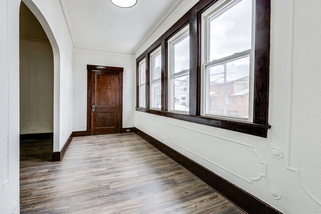 Building Photo - 609 E Warrington Ave