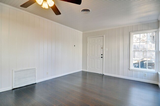 Building Photo - 2409 Horne-