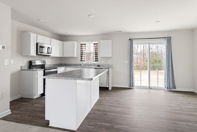 Building Photo - 4 Bed, 2.5 Bath, 2 Car Garage Near Everyth...