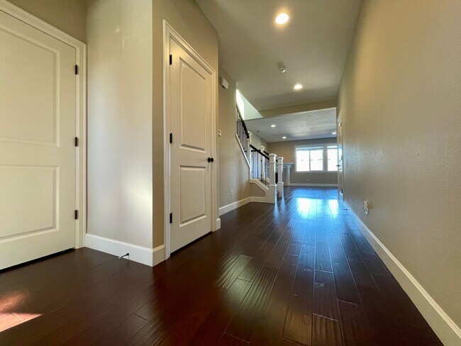 Building Photo - Wonderful 5 Bedroom 3.5 Bath Bethany Home!