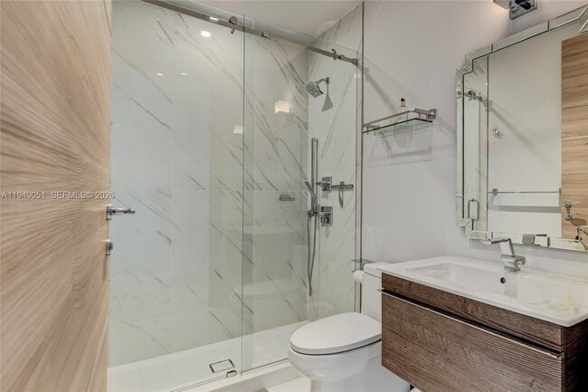 Building Photo - 515 Valencia Ave