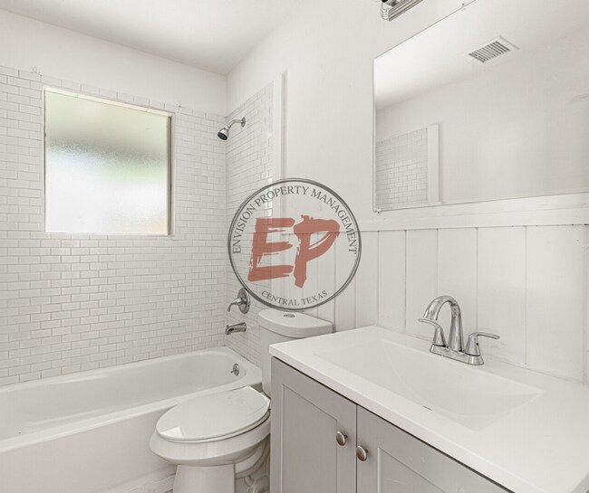 Building Photo - 1920 Lyle Ave