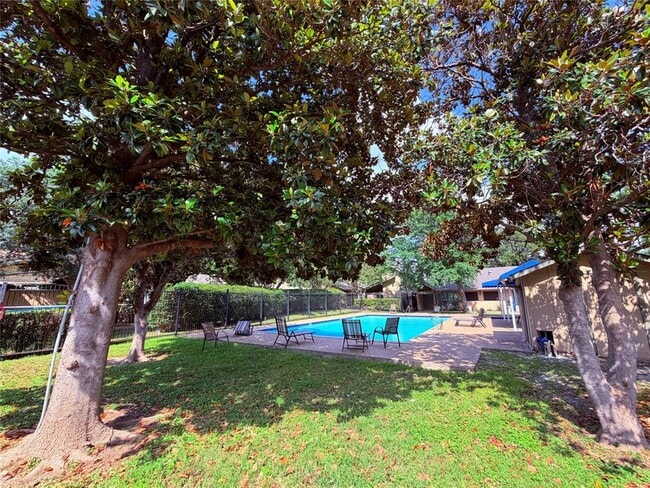 Building Photo - 9611 Blue Creek Ln