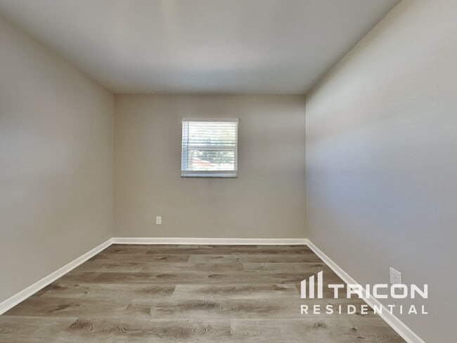 Building Photo - 92 Ventura Dr