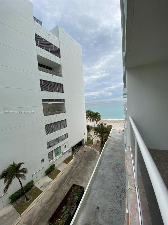 Building Photo - 3725 S Ocean Dr