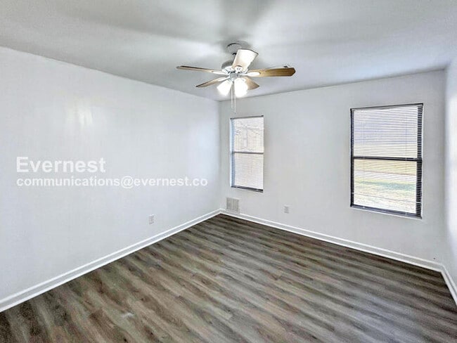 Building Photo - 437 Annie St