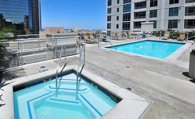 Building Photo - 425 W Beech St