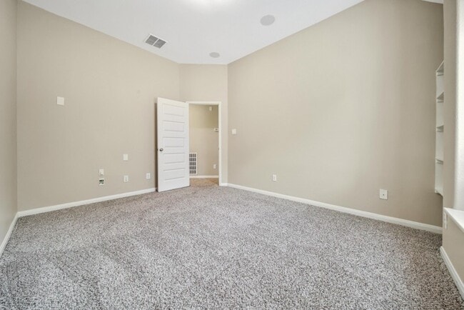 Building Photo - 3007 Rocky Point Dr