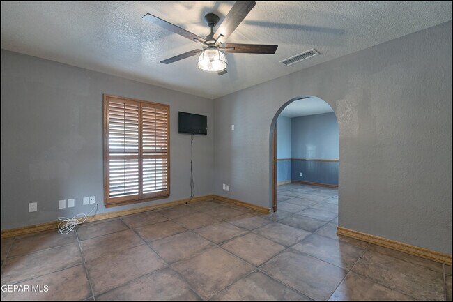 Building Photo - 6412 Via Aventura Dr