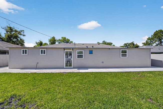 Building Photo - 7950 Longridge Dr