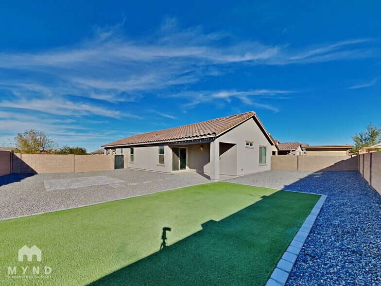 Building Photo - 10761 W Wexford Ln