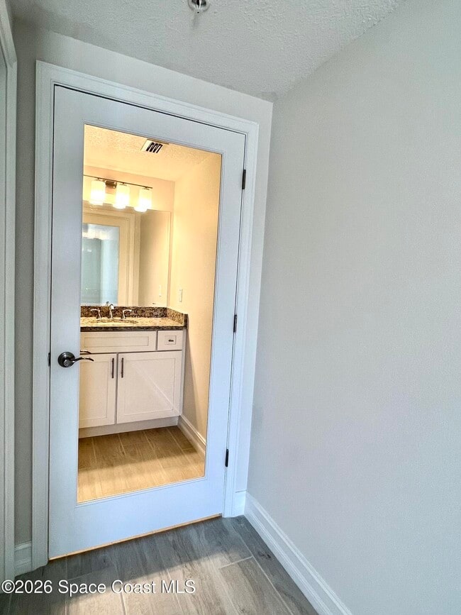 Building Photo - 1825 Riverside Dr