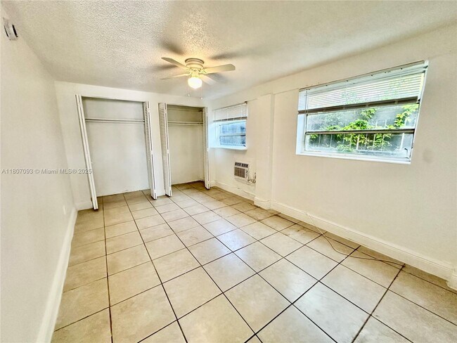 Building Photo - 2306 NW Flagler Terrace