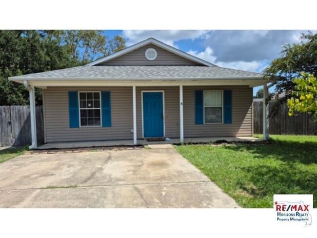 Primary Photo - Delightful West Side Cottage