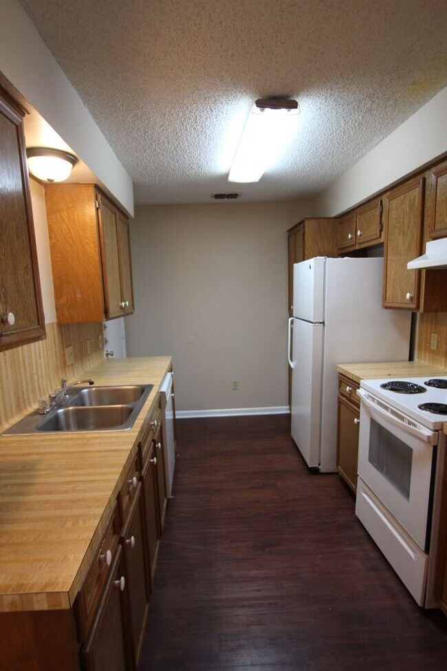 Building Photo - 3 Bedroom Duplex in Tyler!