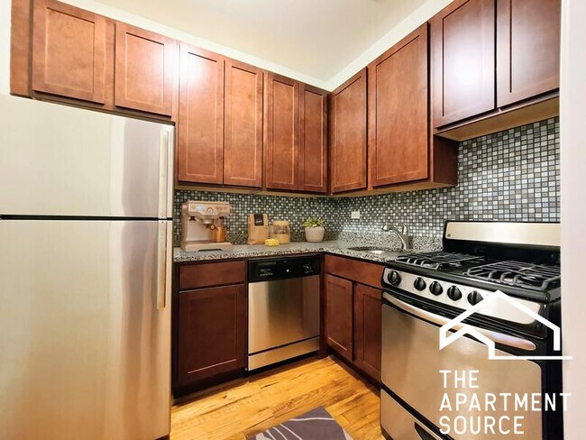 Primary Photo - 4851 N Damen Ave