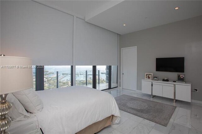 Building Photo - 2821 S Bayshore Dr