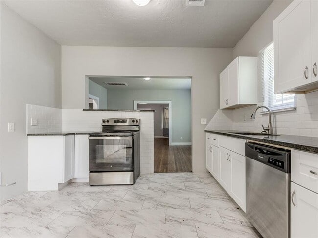 Building Photo - Charming Updated Bungalow in the Heart of Shawnee!