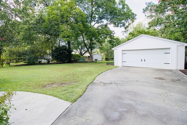 Building Photo - 1508 Hollyberry Ln