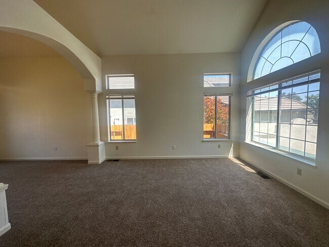 Building Photo - 325 Melbourne Dr