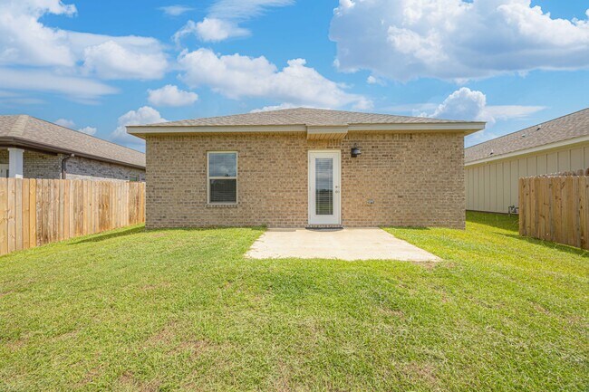 Building Photo - 32667 Revere Dr