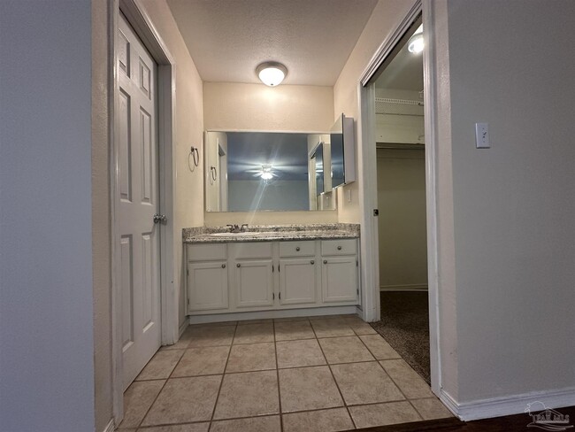Building Photo - 4218 Baywoods Dr