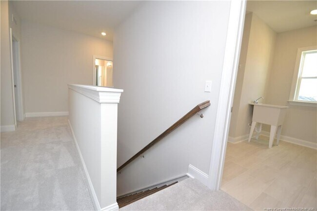 Building Photo - 421 Canyon Spring Trl