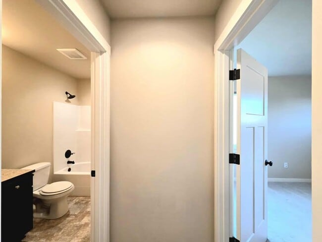 Building Photo - Large 3 bedroom, 3 bath newer build in sought after East Wenatchee neighborhood!