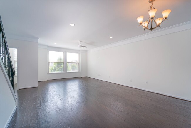 Building Photo - 3 bedroom 3 bath townhouse in Brambleton