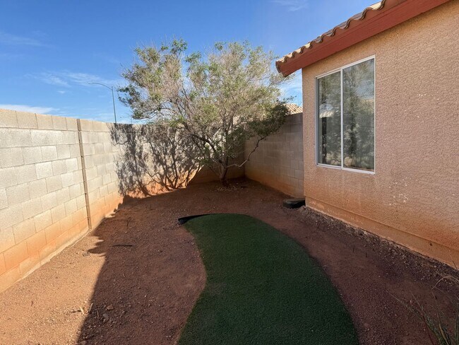 Building Photo - 216 Red Cloud Terrace