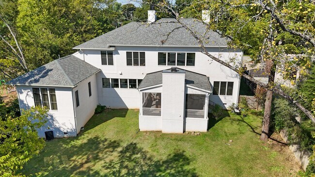 Building Photo - 3311 Skyline Dr