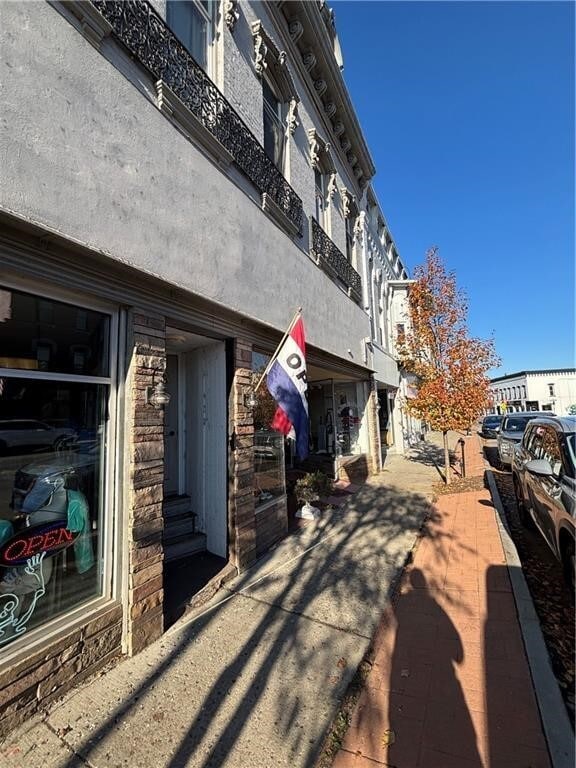 Building Photo - 118 S Main St