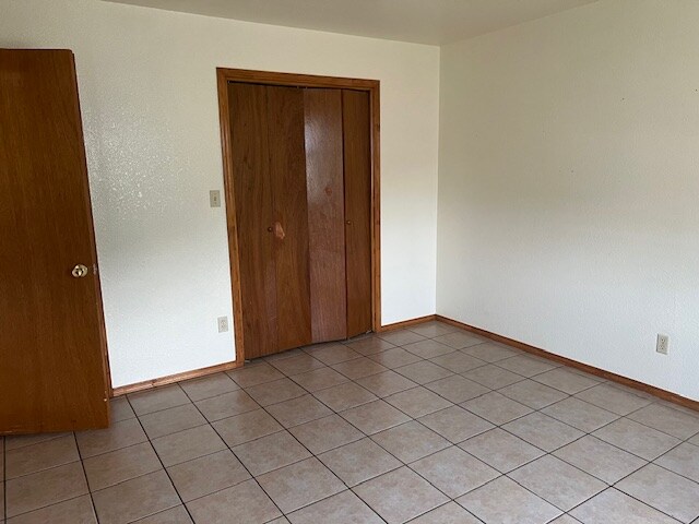 Building Photo - 1000 Wild Rose Ln