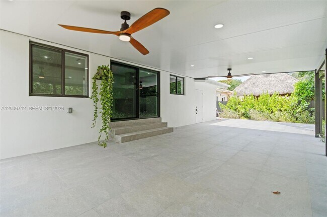 Building Photo - 56 Whitethorn Dr