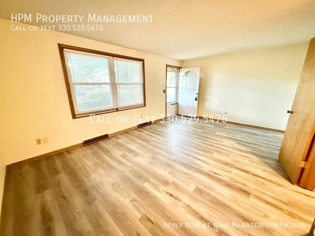 Building Photo - 2379 Ashdale St NW