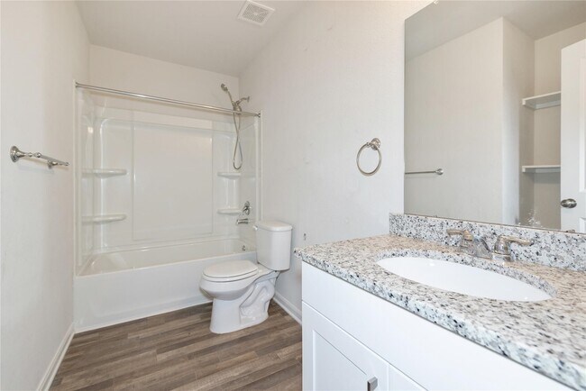 Building Photo - 15621 Briar Forest Dr