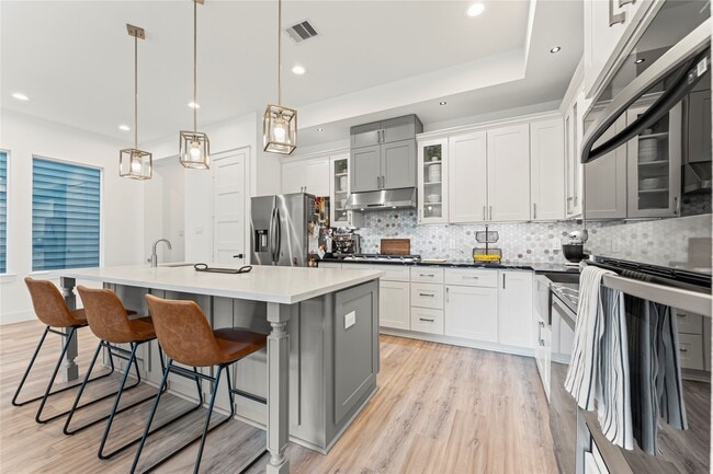 Building Photo - 1228 Wycliffe Dr